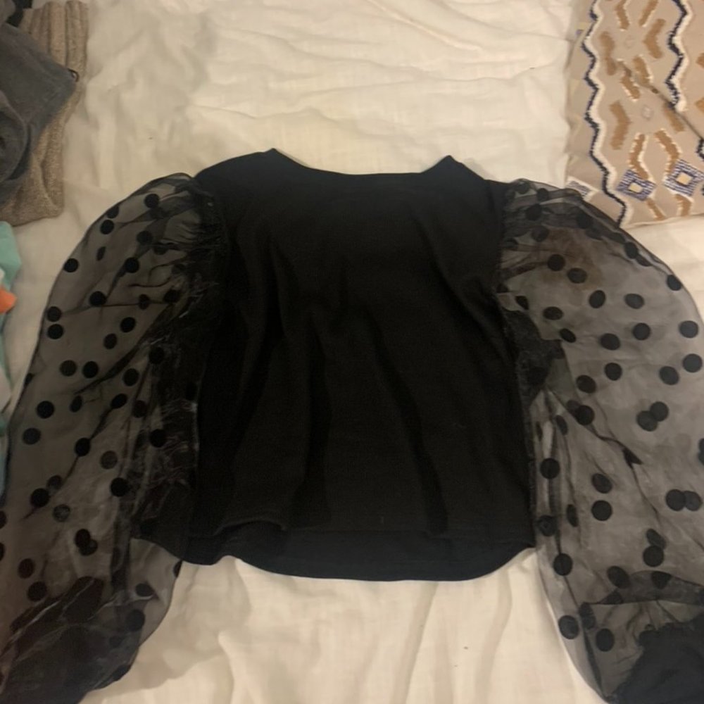Black puffy sleeve polka dot shirt